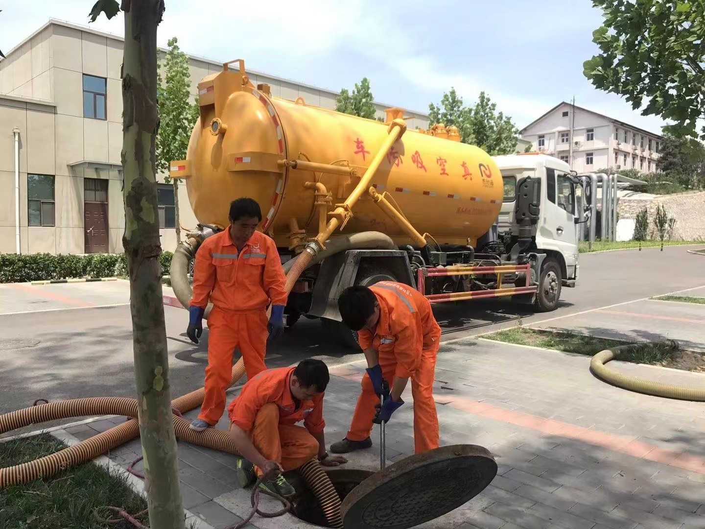 阿拉善右化粪池清理与5-8吨吸粪车施工效率分析